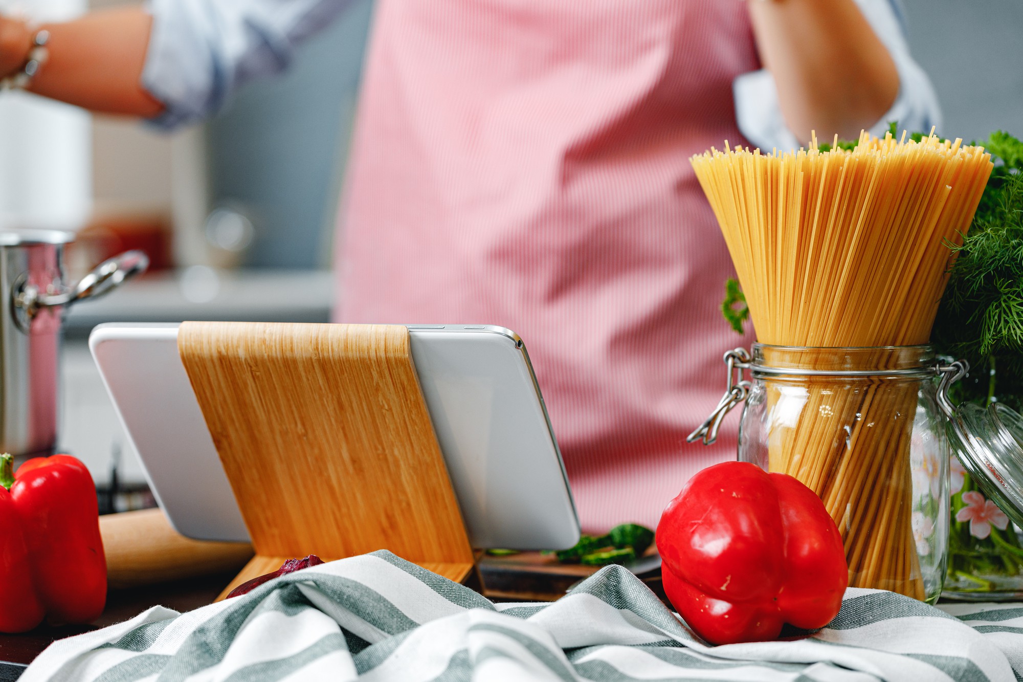 Postazione di lavoro con strumenti professionali
